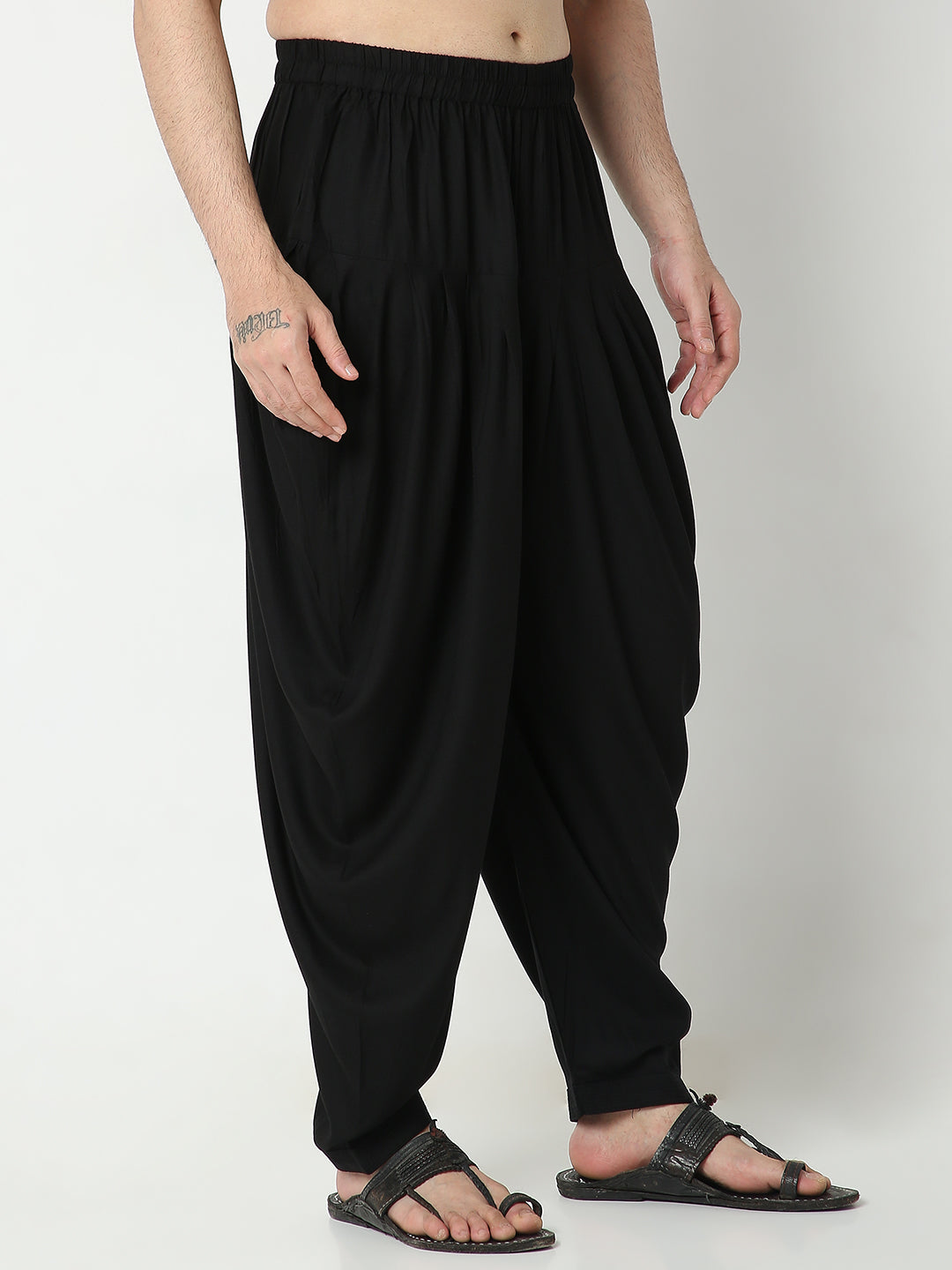 Regular Fit Solid Mid Rise Pants