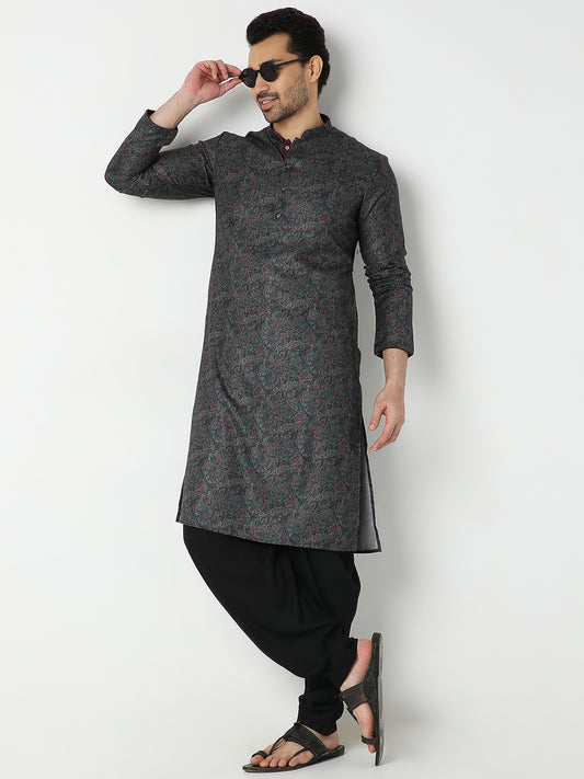 Regular Fit Solid Mid Rise Pants