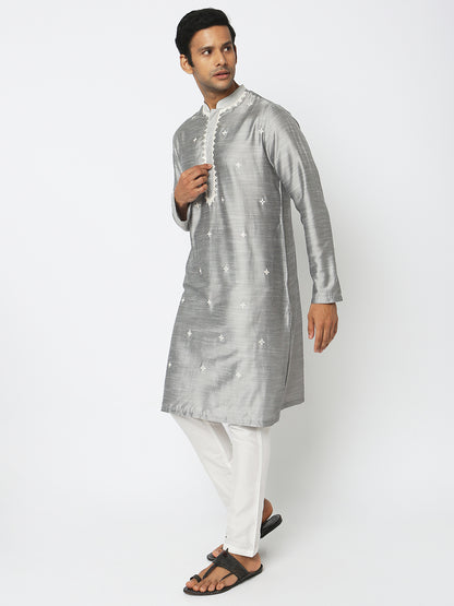 Regular Fit Embroidered Kurta