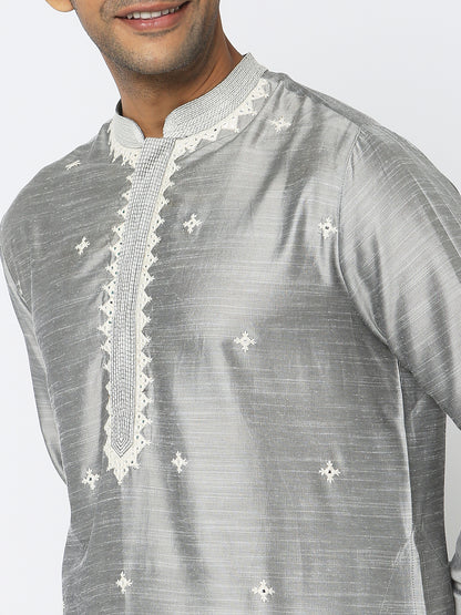 Regular Fit Embroidered Kurta