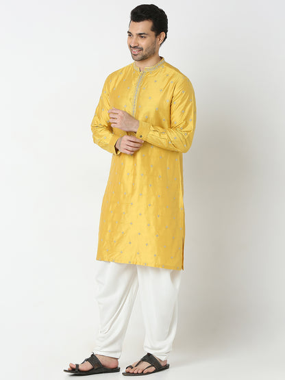 Regular Fit Embroidered Kurta