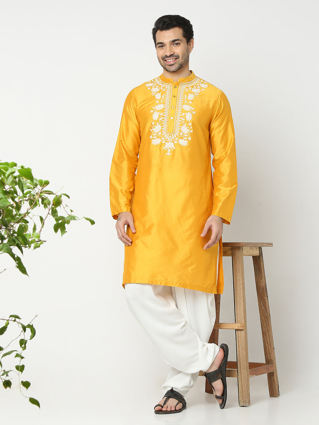 Regular Fit Embroidered Kurta