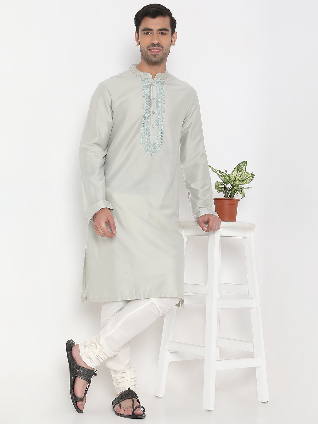 Regular Fit Embroidered Kurta