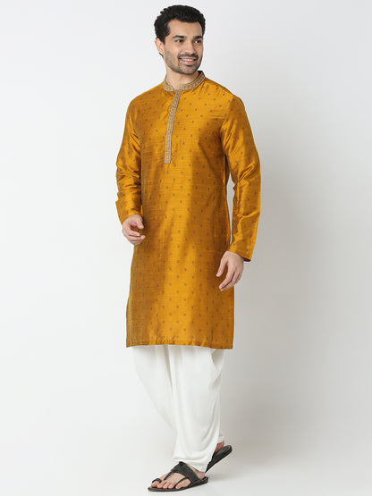 Regular Fit Embroidered Kurta