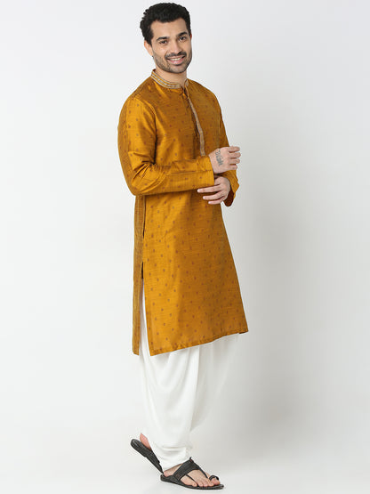 Regular Fit Embroidered Kurta