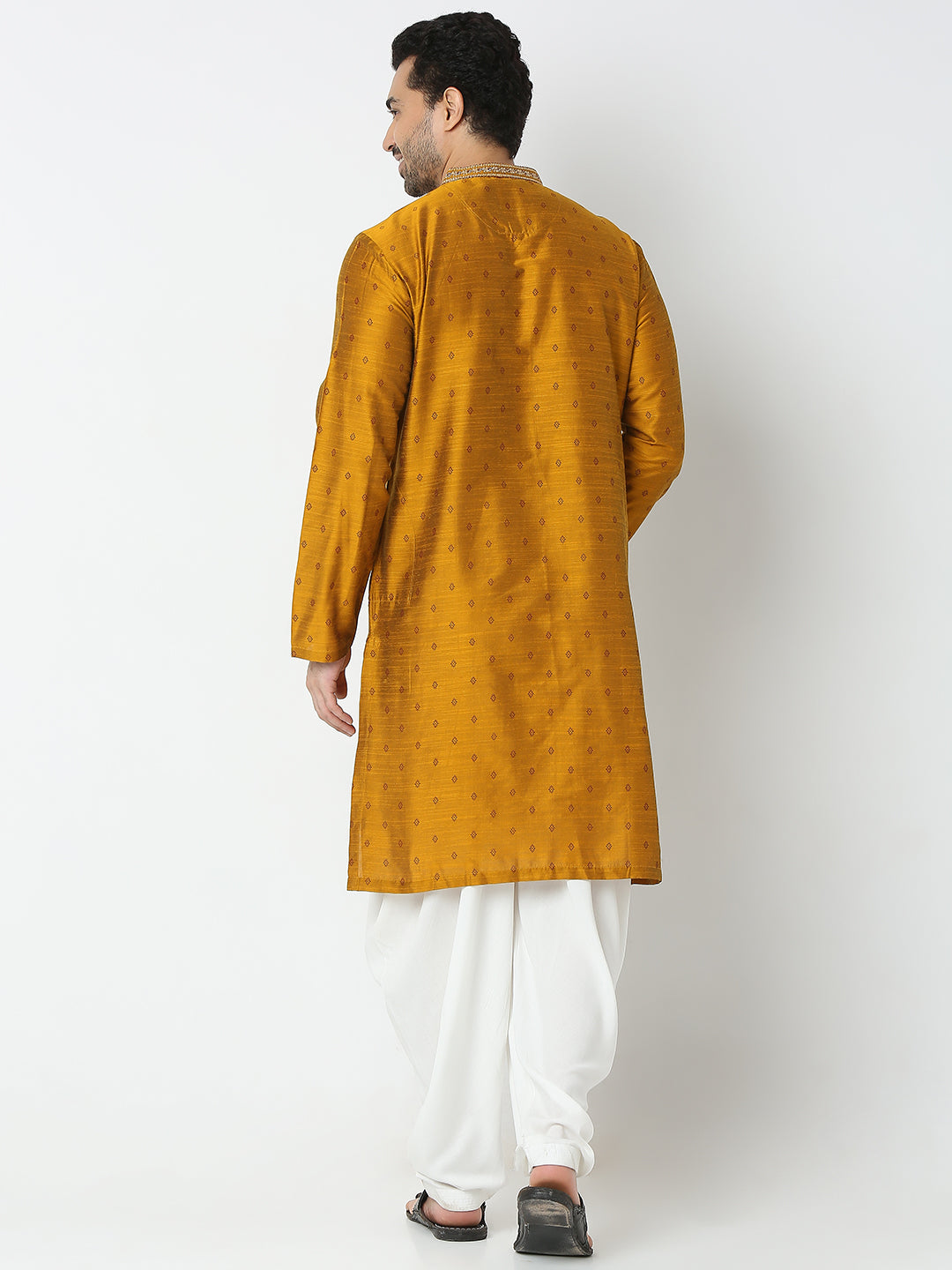 Regular Fit Embroidered Kurta