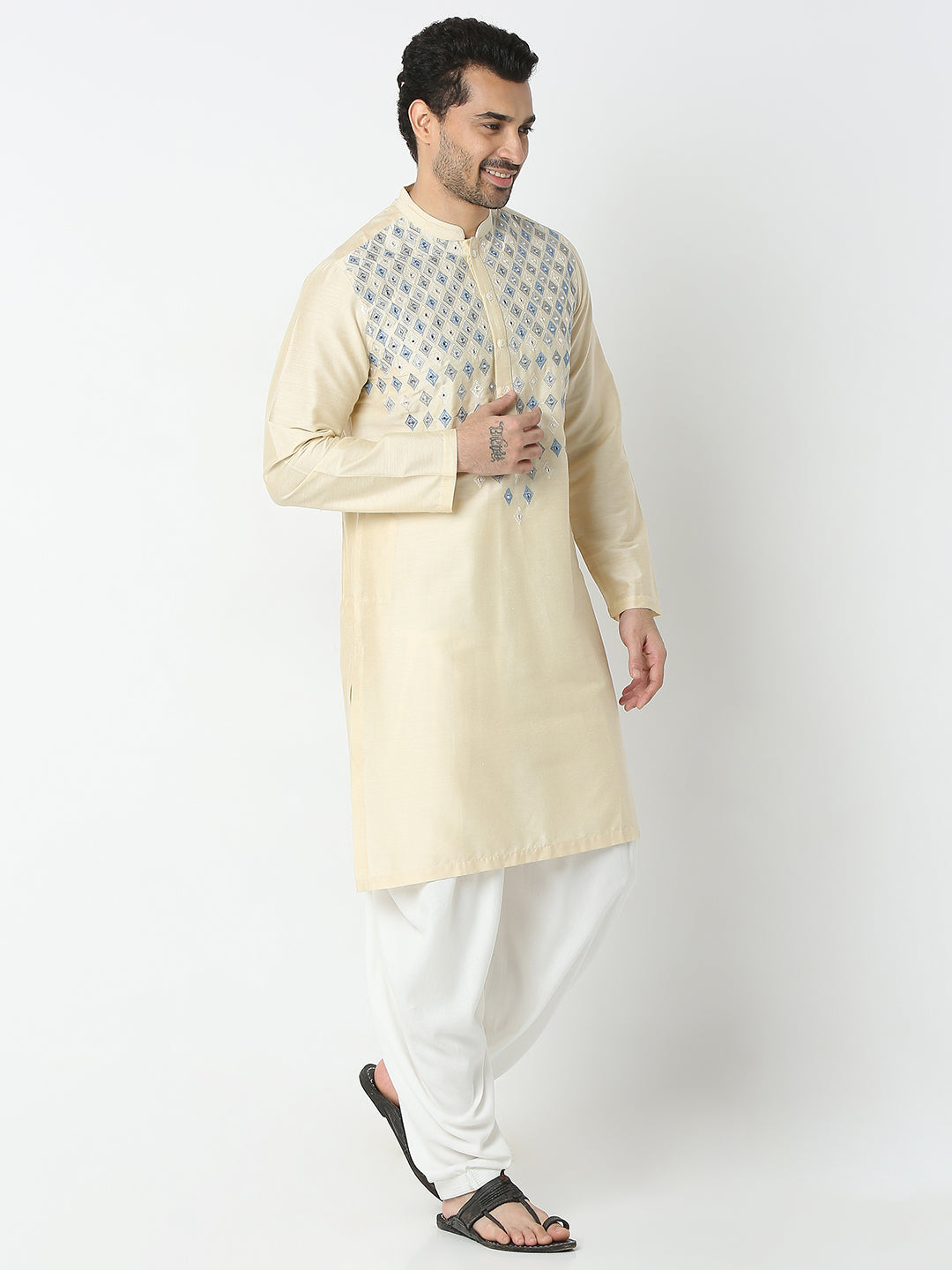 Regular Fit Embroidered Kurta