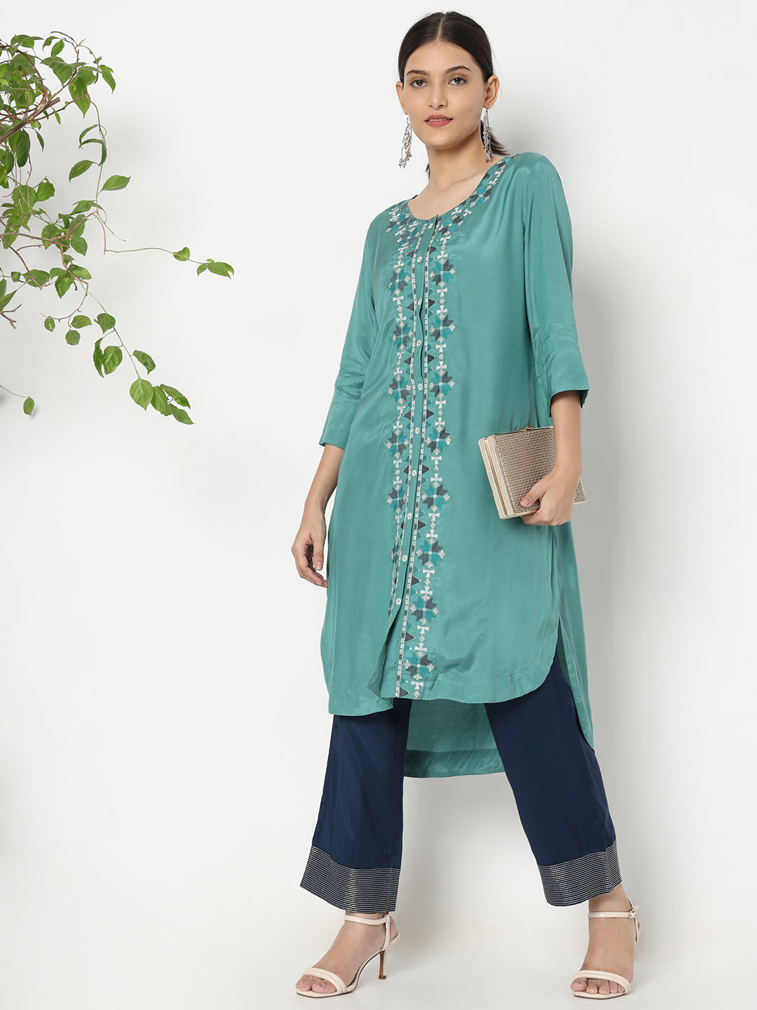 Straight Fit Solid Mid Rise Pants