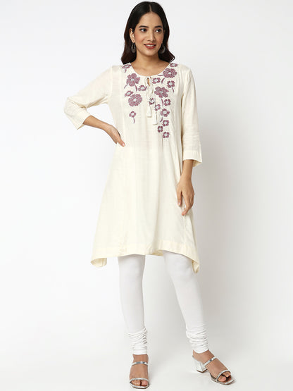 Women Wearing Straight Fit Embroidered Kurta