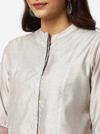 Women Wearing Straight Fit Embroidered Kurta