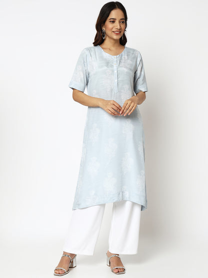 Women Wearing Straight Fit Printed Kurta
