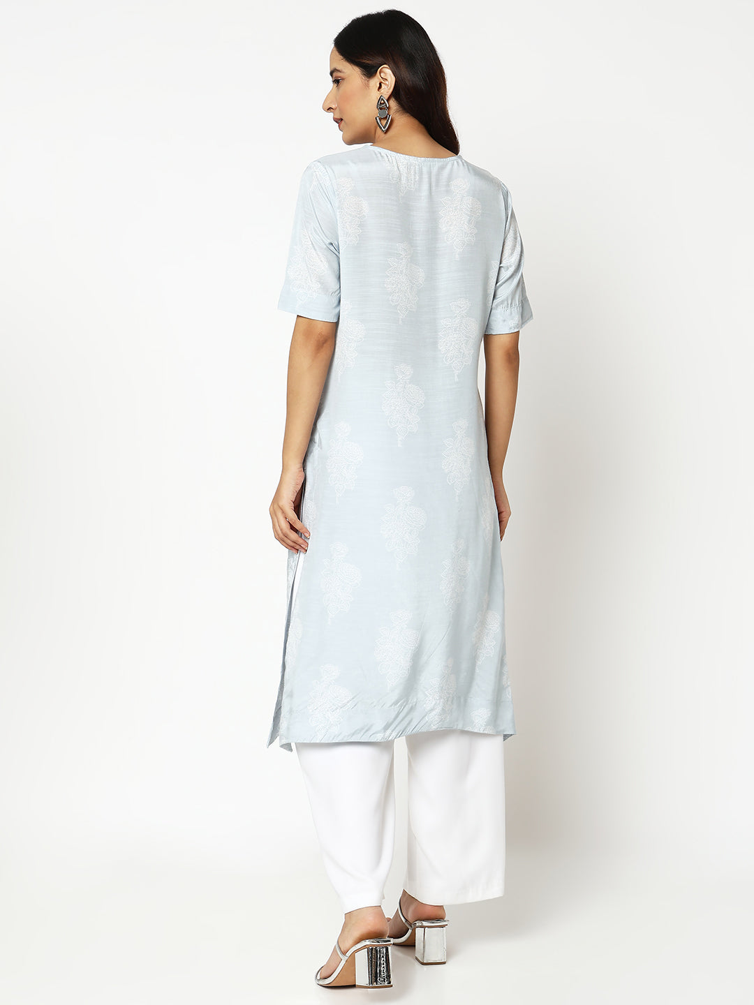 Women Wearing Straight Fit Printed Kurta