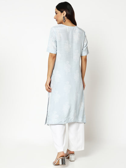 Women Wearing Straight Fit Printed Kurta