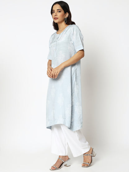 Women Wearing Straight Fit Printed Kurta