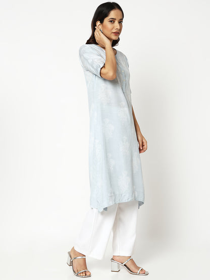 Women Wearing Straight Fit Printed Kurta
