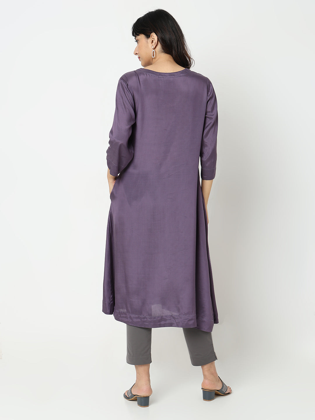 Nylangan Straight Fit Embroidered Kurta