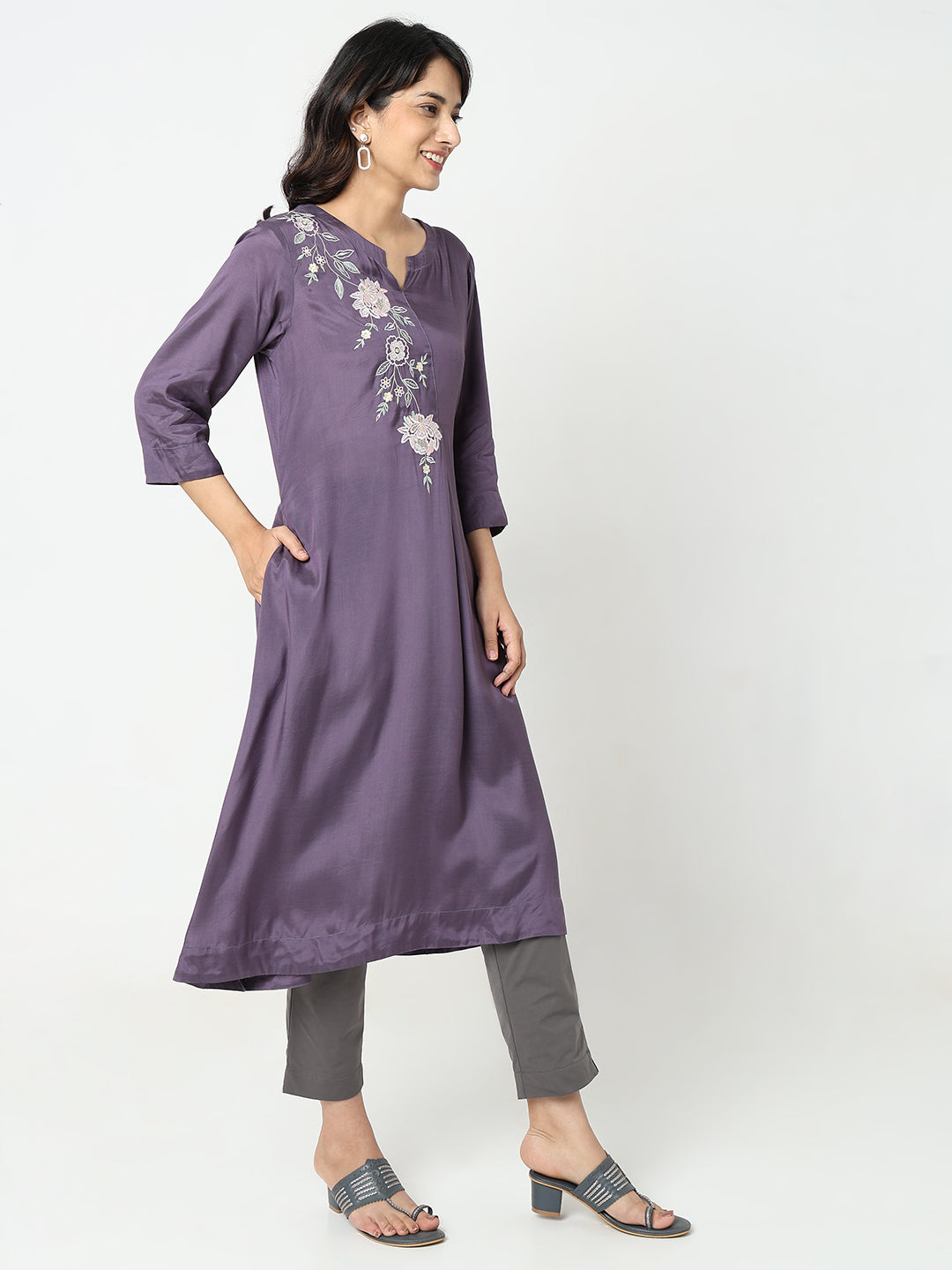 Nylangan Straight Fit Embroidered Kurta