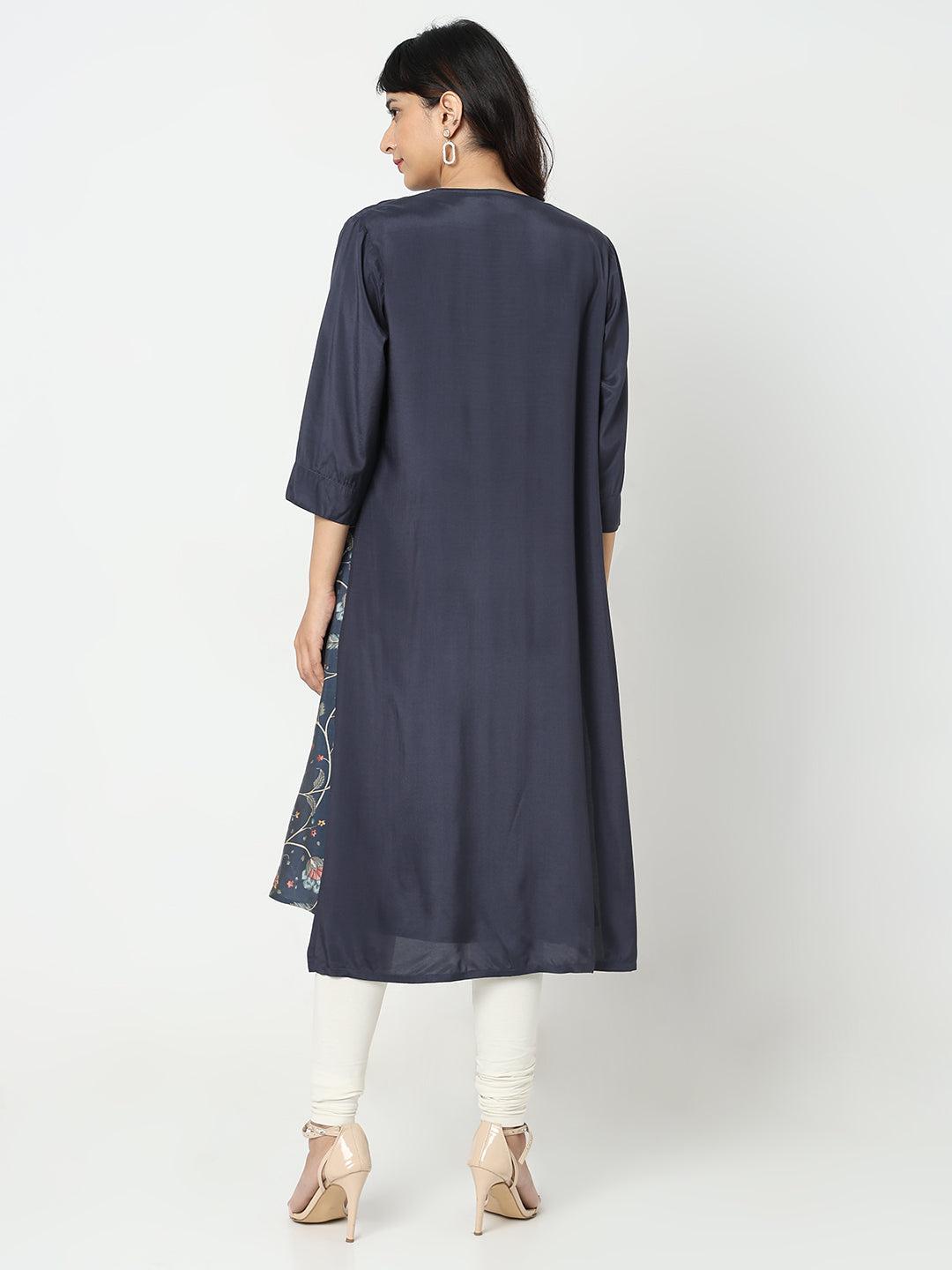 Nylangan Straight Fit Embroidered Kurta
