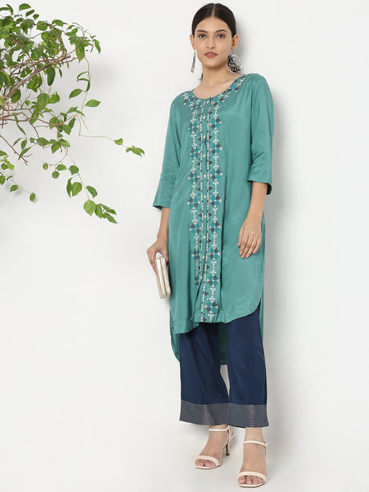 Straight Fit Embroidered Kurta