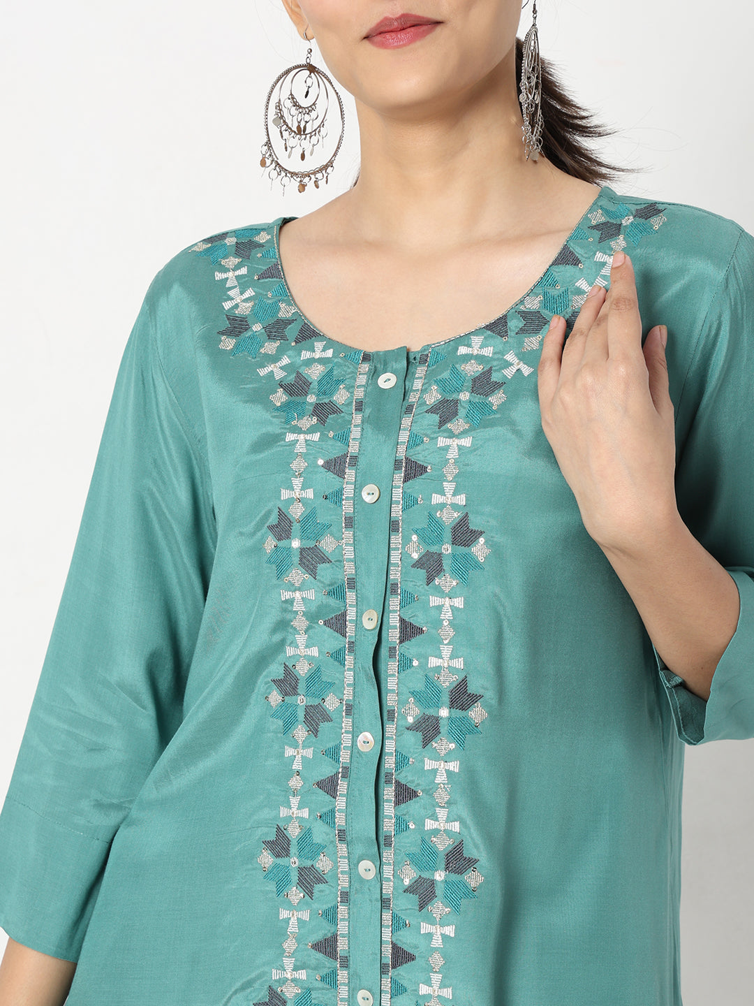 Straight Fit Embroidered Kurta