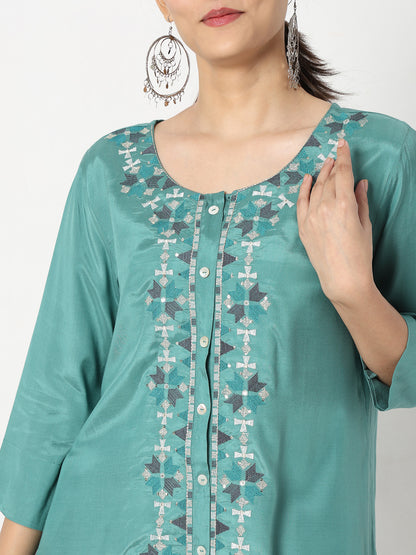 Straight Fit Embroidered Kurta