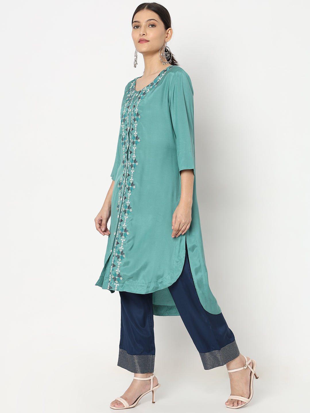 Straight Fit Embroidered Kurta