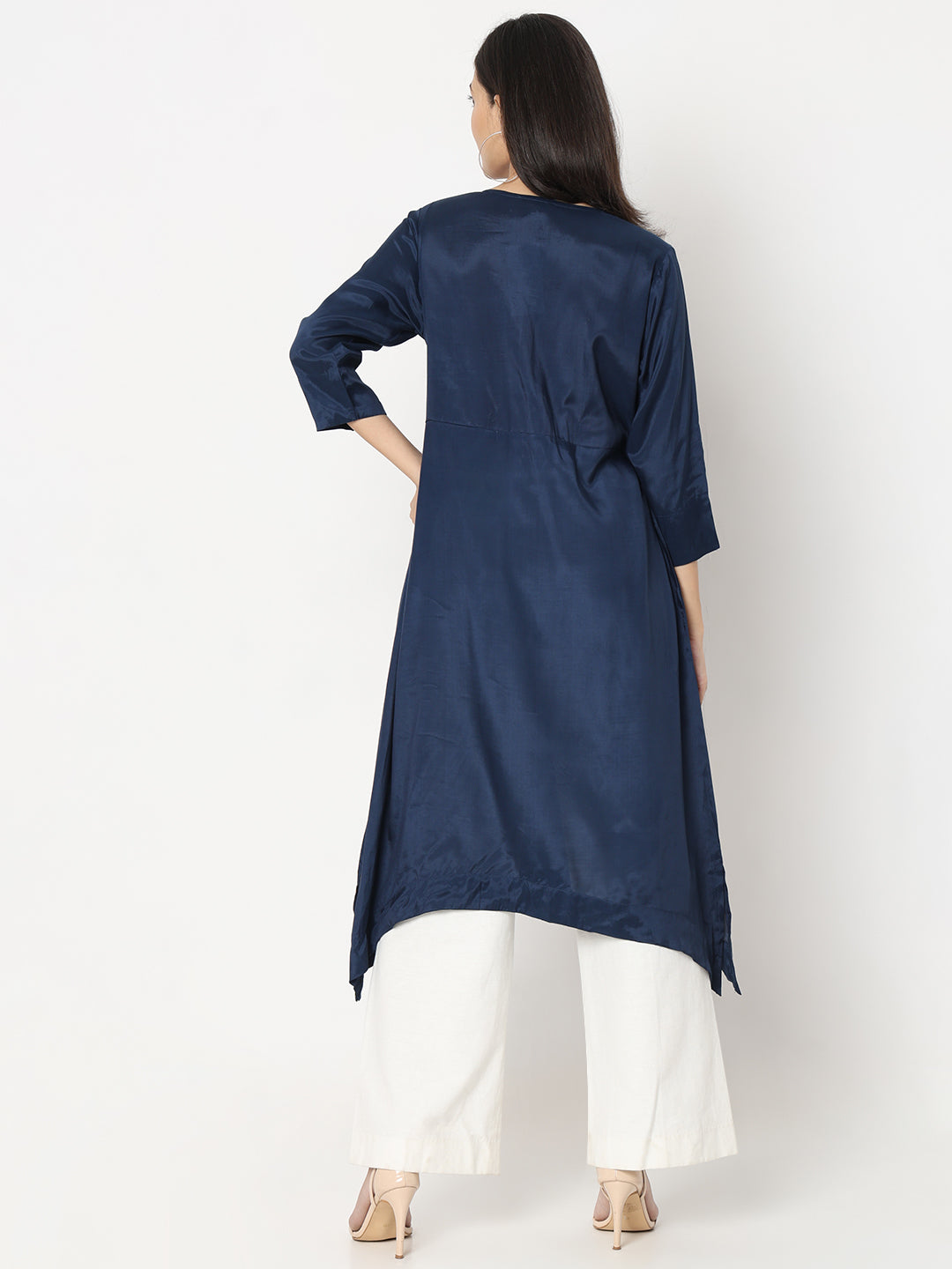 Straight Fit Embroidered Kurta