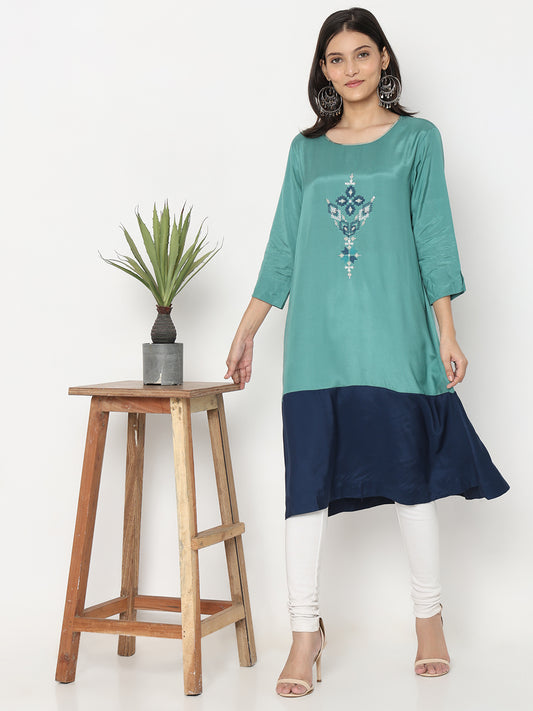 Straight Fit Embroidered Kurta