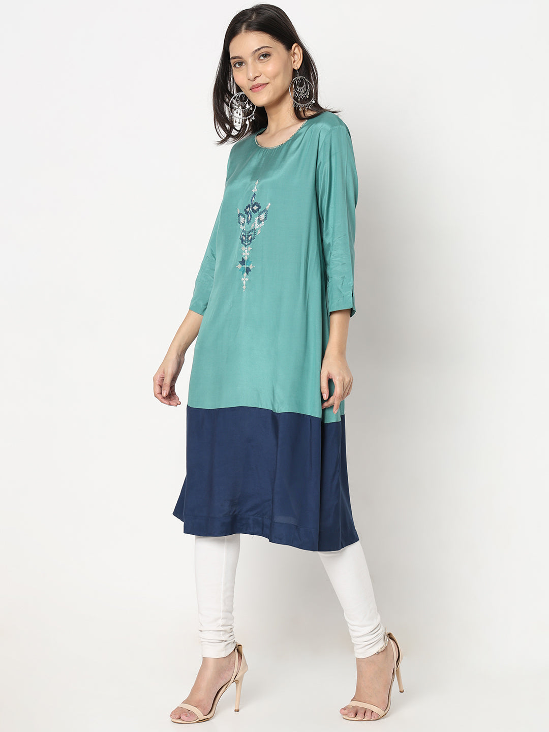 Straight Fit Embroidered Kurta