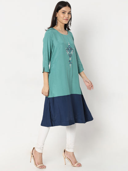 Straight Fit Embroidered Kurta