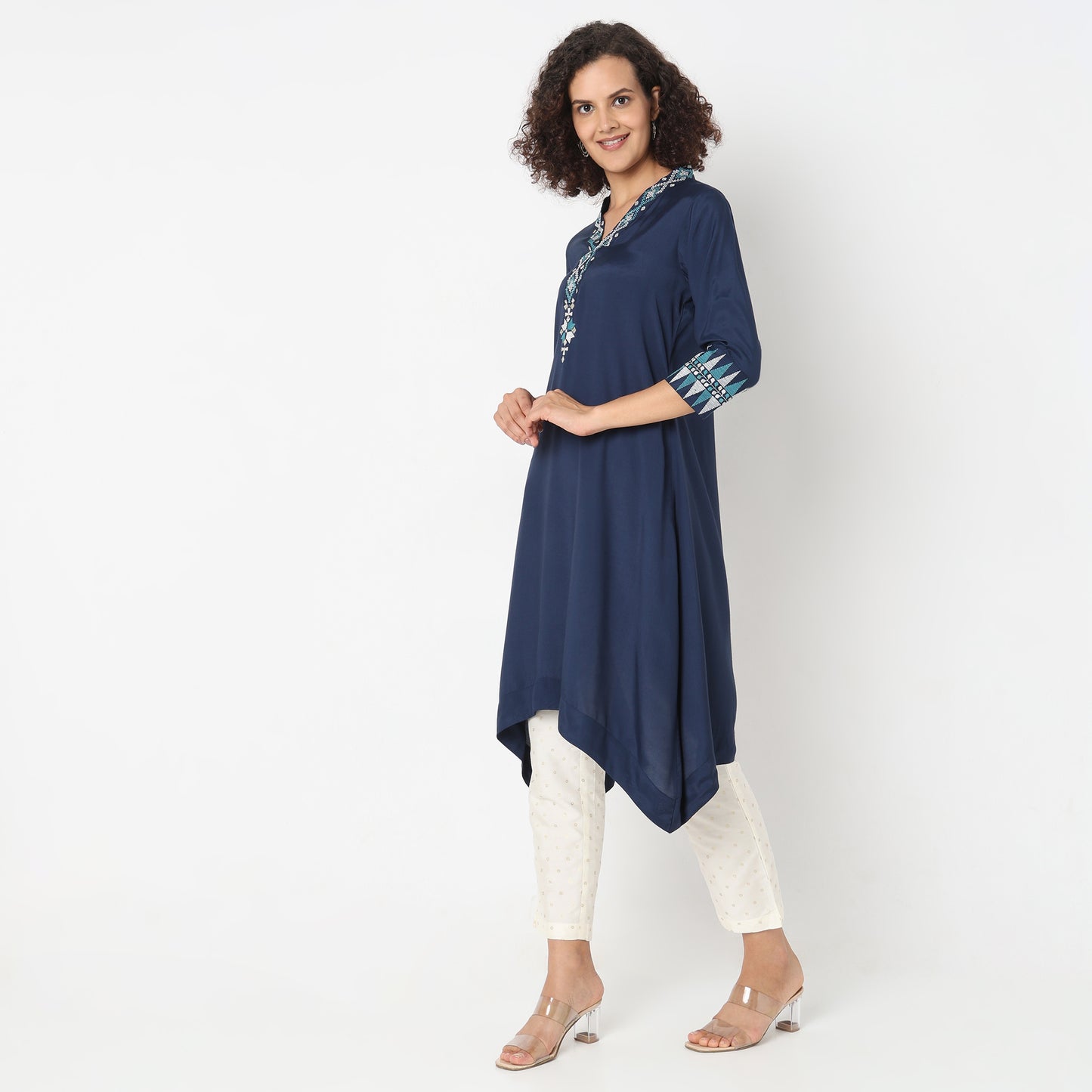 Nylangan Regular Fit Embroidered Kurta