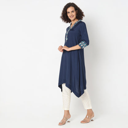 Nylangan Regular Fit Embroidered Kurta