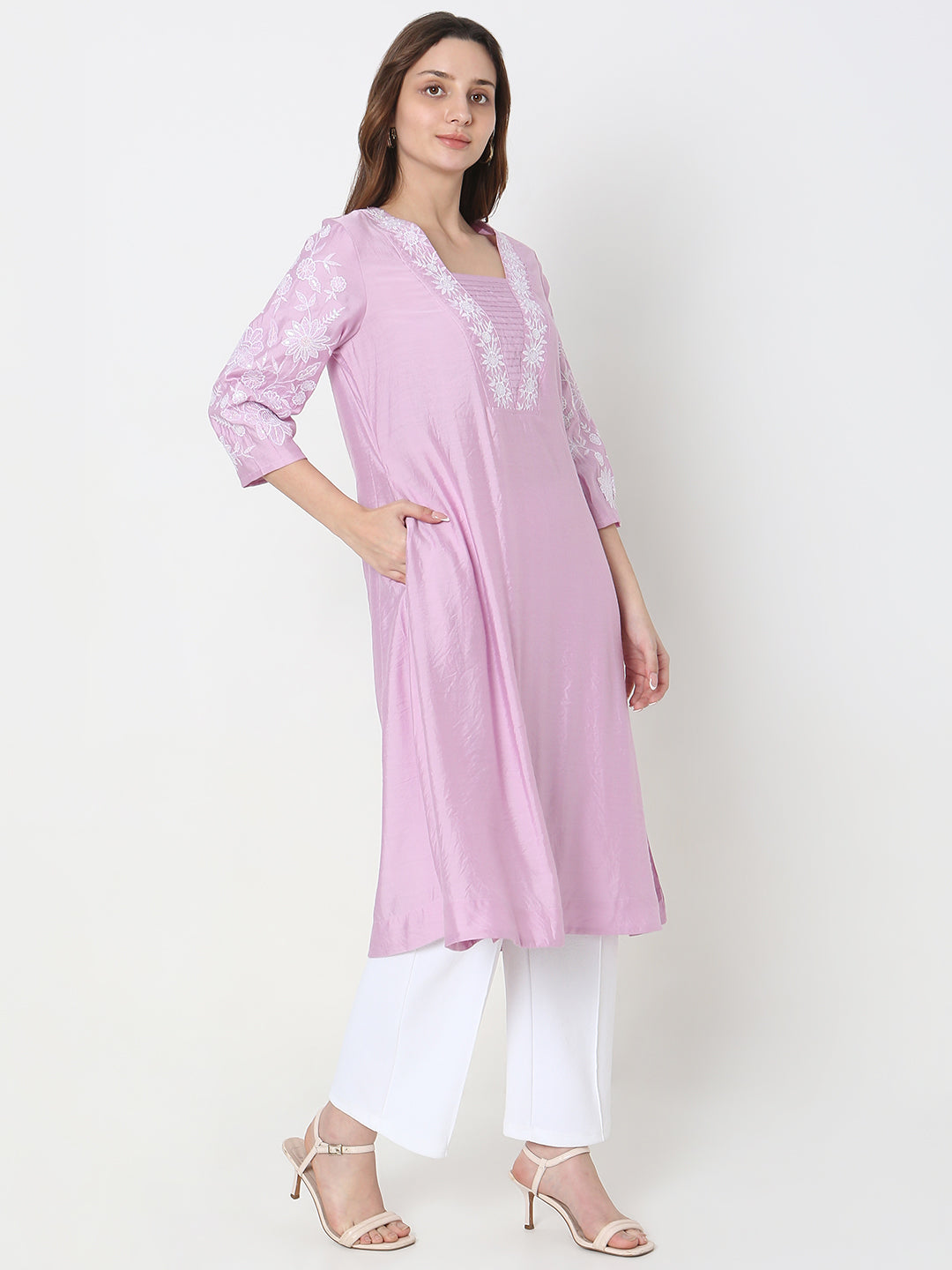 Nylangan Regular Fit Embroidered Kurta