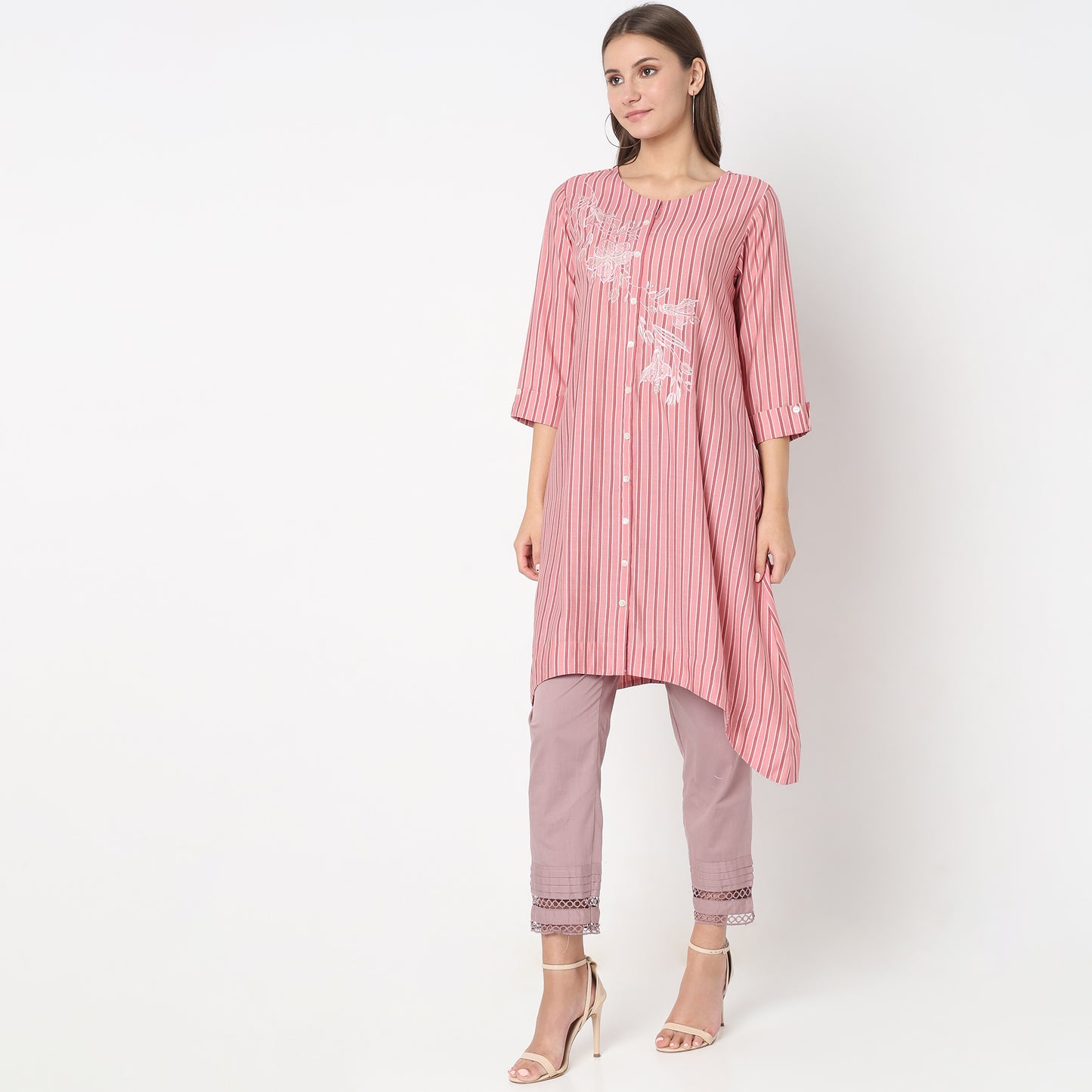 Nylangan Regular Fit Embroidered Kurta
