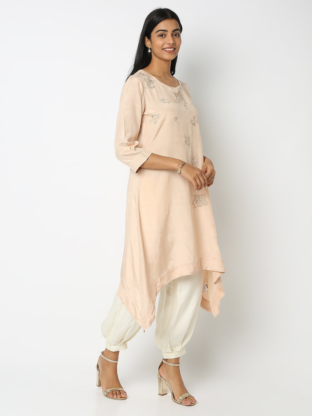 Regular Fit Embroidered Kurta