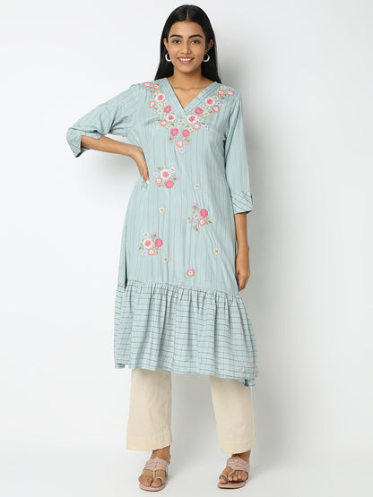Regular Fit Embroidered Kurta