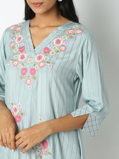 Regular Fit Embroidered Kurta