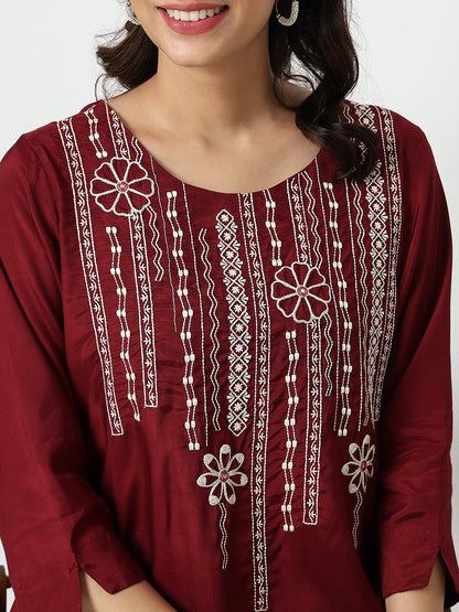 Nylangan Straight Fit Embroidered Kurta