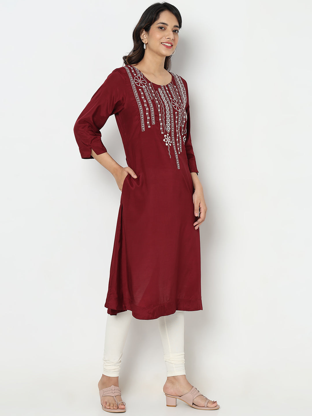 Nylangan Straight Fit Embroidered Kurta