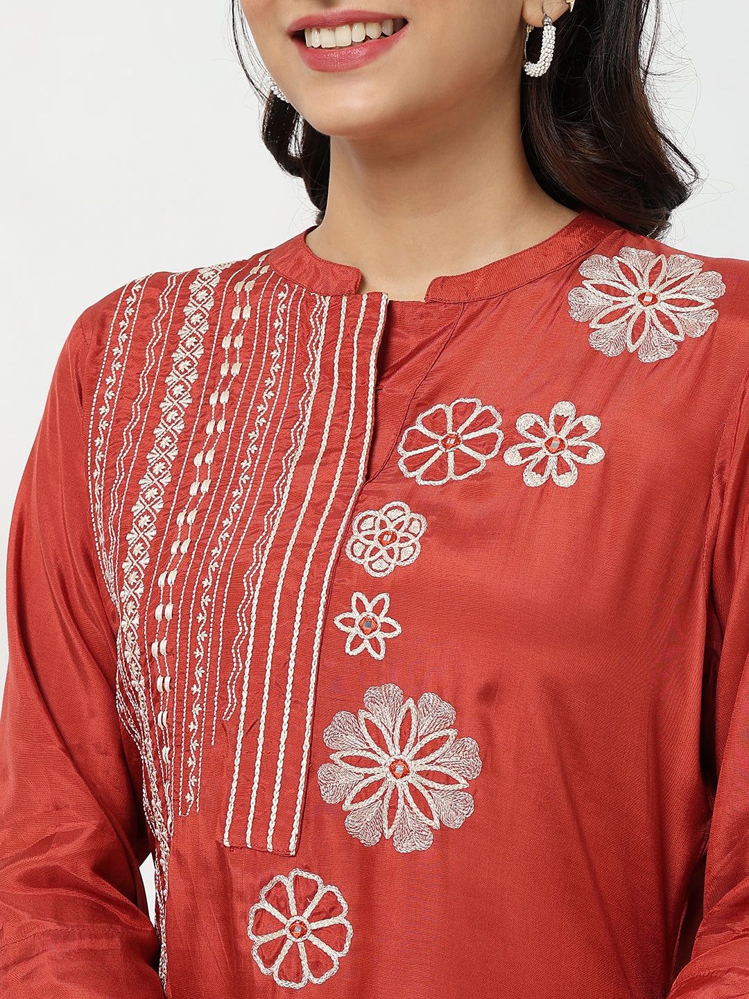 Nylangan Straight Fit Embroidered Kurta