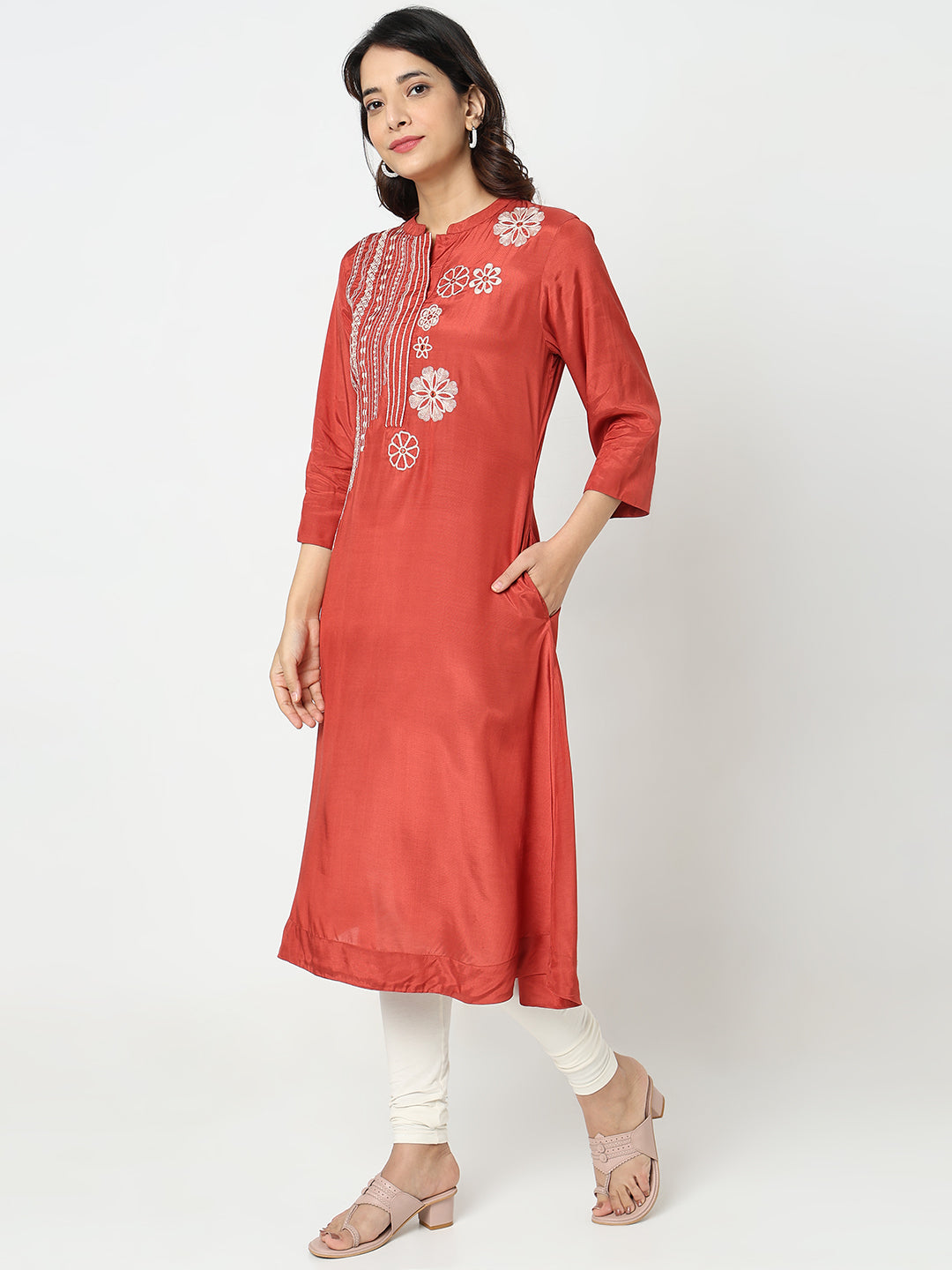 Nylangan Straight Fit Embroidered Kurta