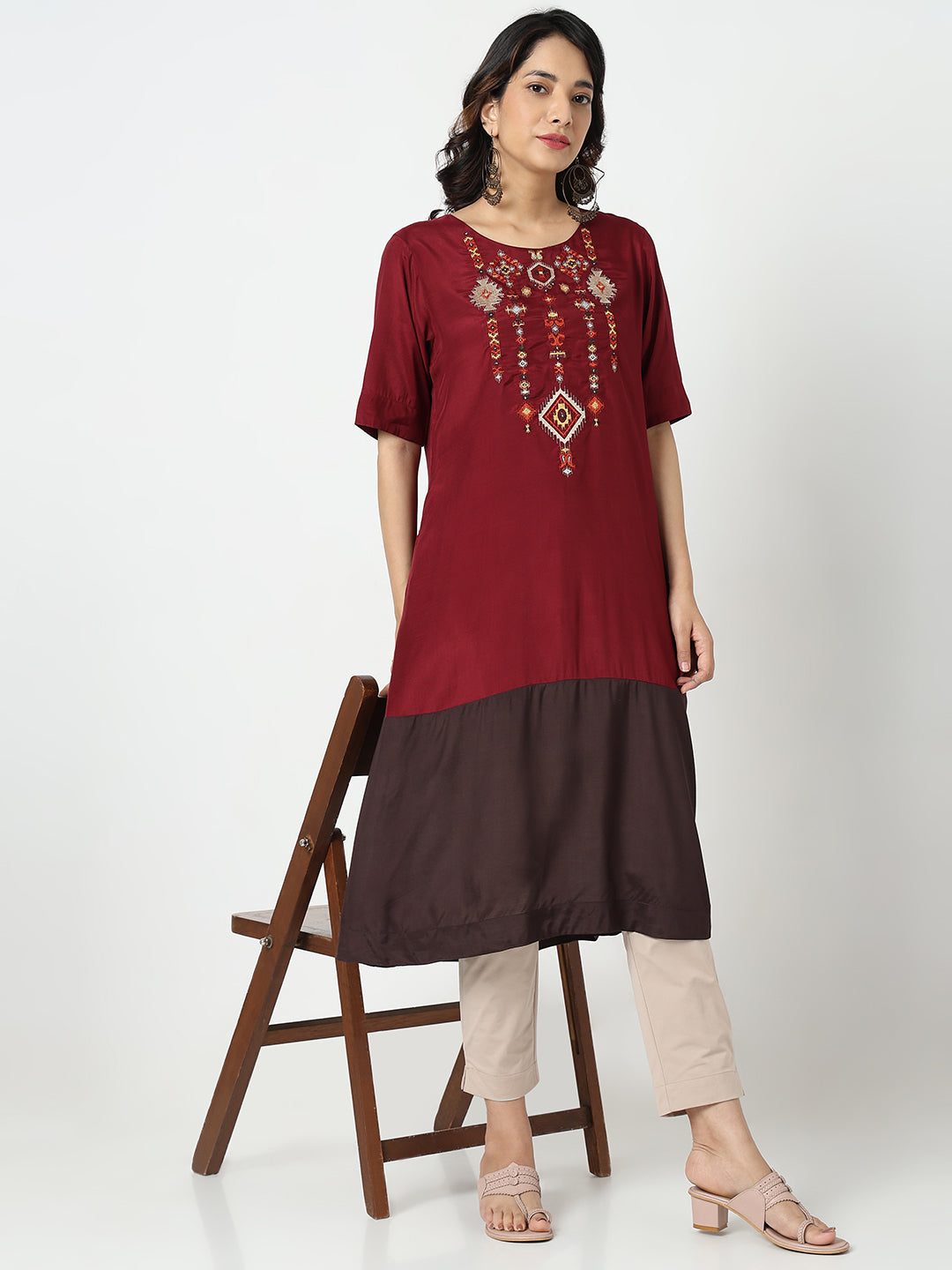Nylangan Straight Fit Embroidered Kurta
