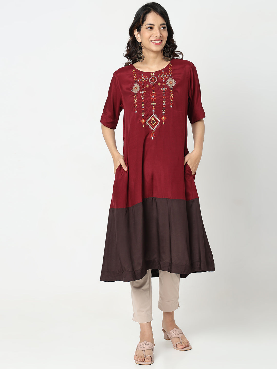 Nylangan Straight Fit Embroidered Kurta