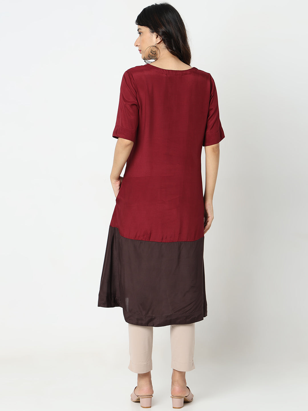 Nylangan Straight Fit Embroidered Kurta