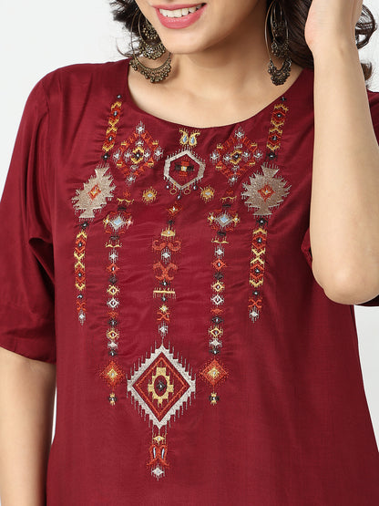 Nylangan Straight Fit Embroidered Kurta