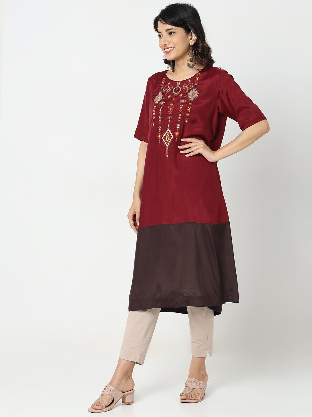 Nylangan Straight Fit Embroidered Kurta