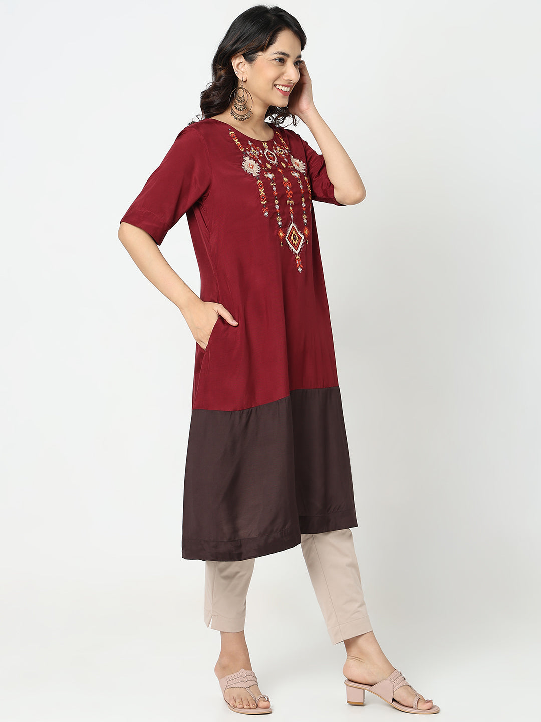 Nylangan Straight Fit Embroidered Kurta