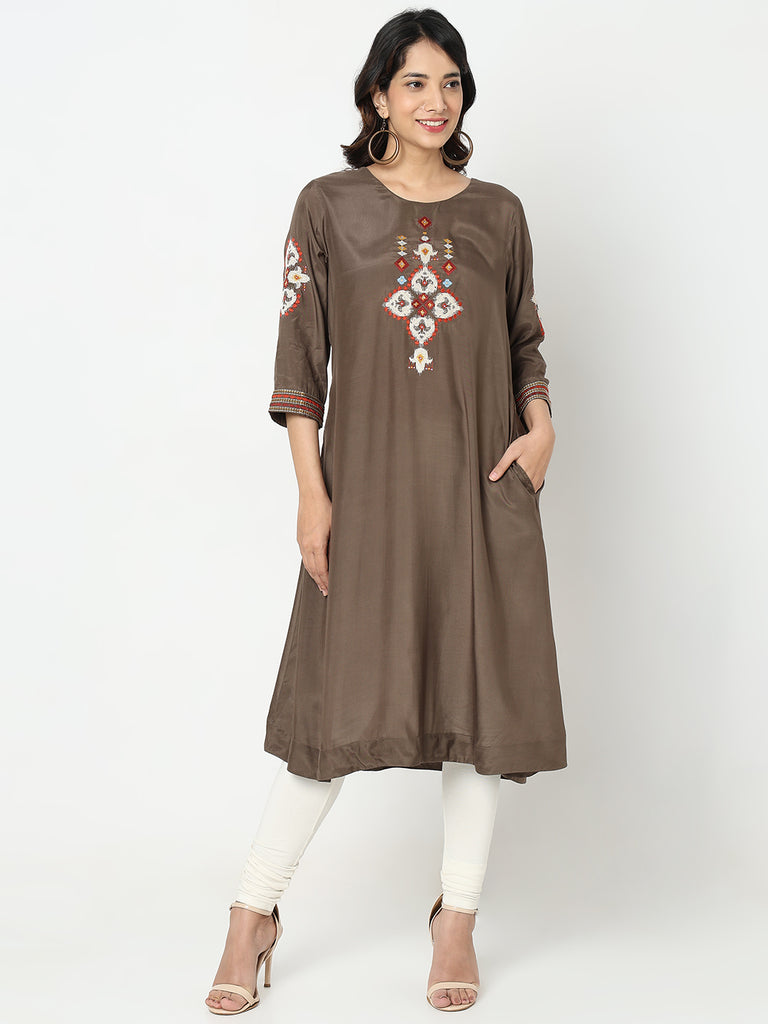 Nylangan Straight Fit Embroidered Kurta