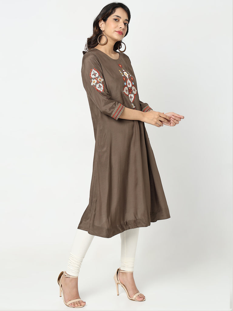 Nylangan Straight Fit Embroidered Kurta