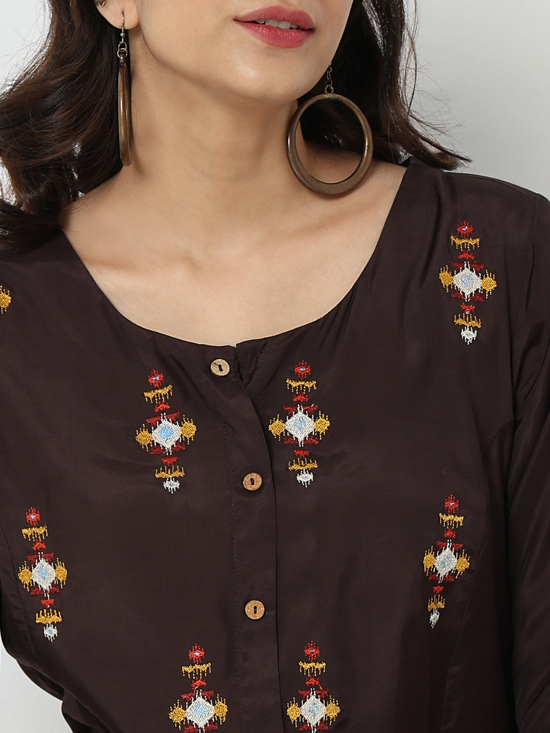 Nylangan Straight Fit Embroidered Kurta